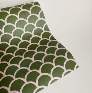 Green Deco Scalloped Giftwrap