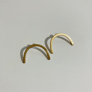 Curve Brass Stud Earrings