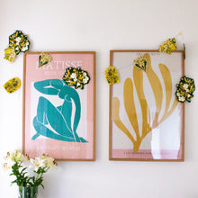 Load image into Gallery viewer, Spring Hedgerow Paper Decoration Garland

